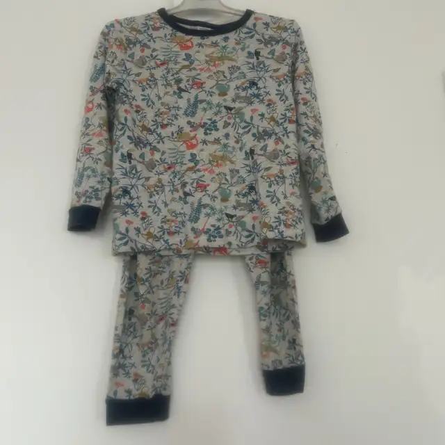 Vêtements pour fillettes  7- 8 ans + 1 pyjama garçon in Kids & Youth in Longueuil / South Shore - Image 4