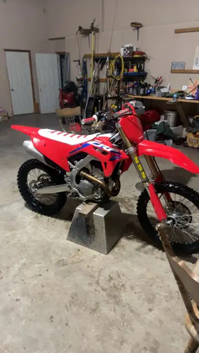 Hello I’m selling my 2024 Honda crf 250r with only 19.5 hours, currently don’t ride much anymore do...
