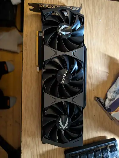 Je vends ma Zotac Gaming GeForce RTX 3080 OC 10 Go, en excellente condition et parfaitement fonction...