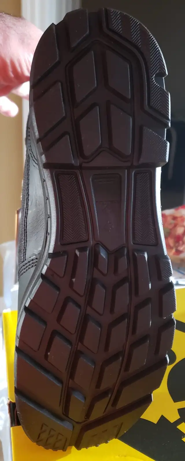 Safety  boots, Size 10.5 in Men's Shoes in City of Toronto - Image 8