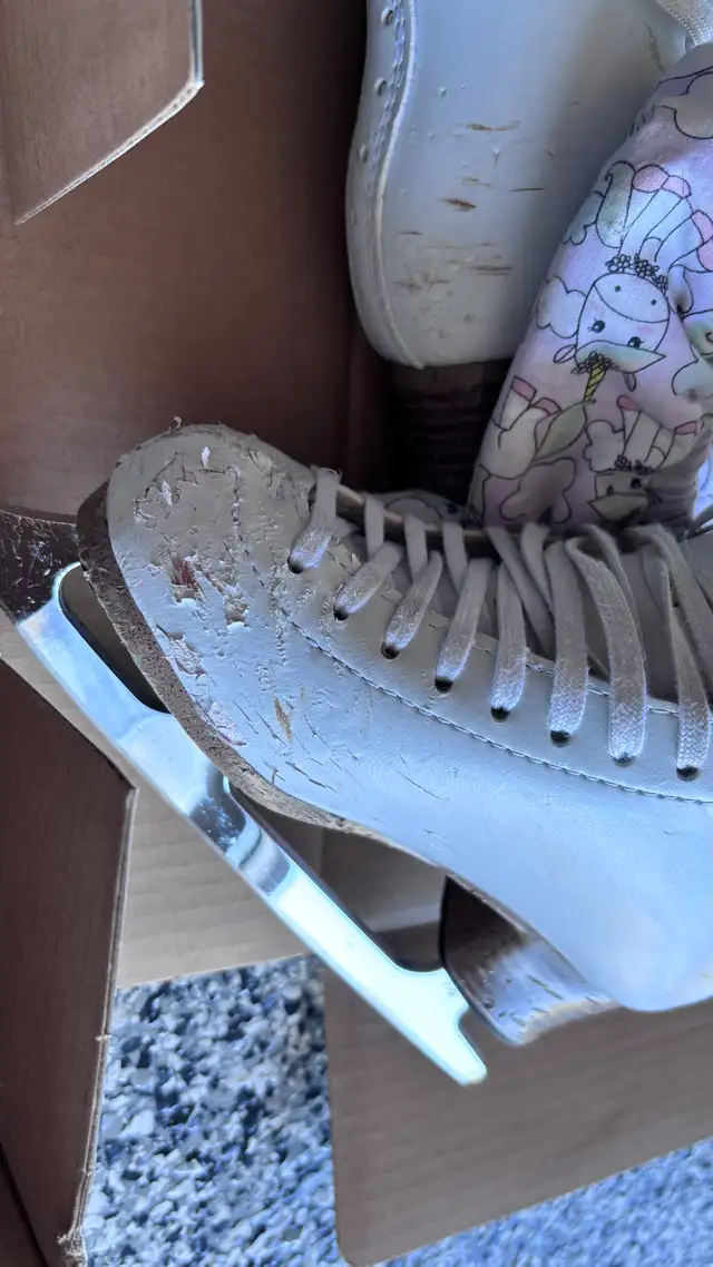 Jackson  Figure Skates Size 13.5 in Skates & Blades in Calgary - Image 4