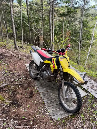 2015 drz125 pro taper, fat bars pro taper grips pro taper risers has papers and comes with front tub...