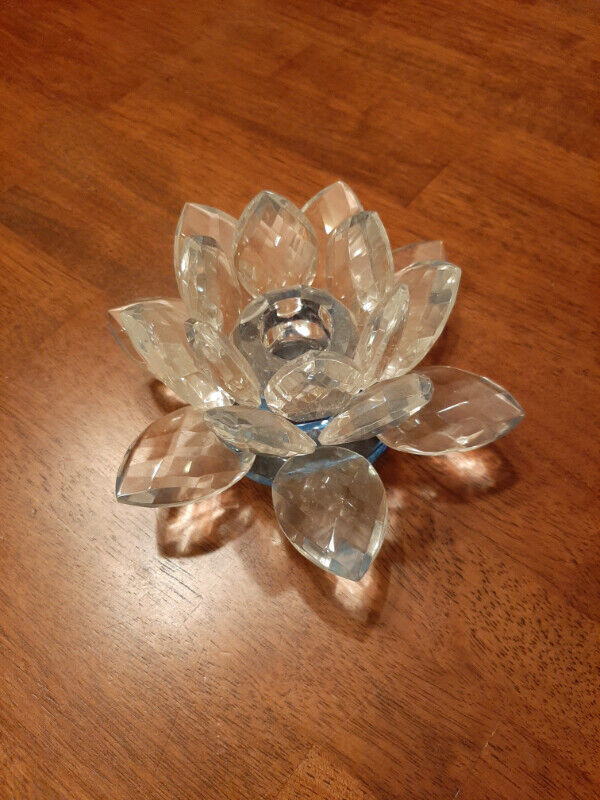 Crystal Lotus Candlestick Holder in Home Décor & Accents in Moncton - Image 2