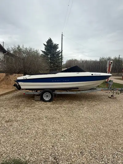 I'm selling my 2004 Bayliner 195 with 127 hours in a Mercruiser 5.0. A versatile bowrider boat perfe...