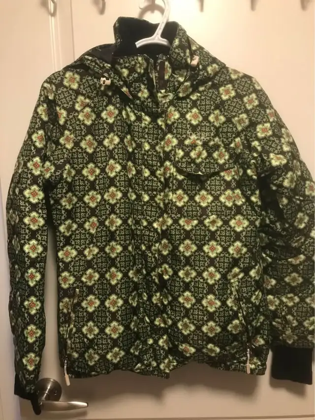 Winter coat size 14 (kids) in Kids & Youth in Dartmouth - Image 2