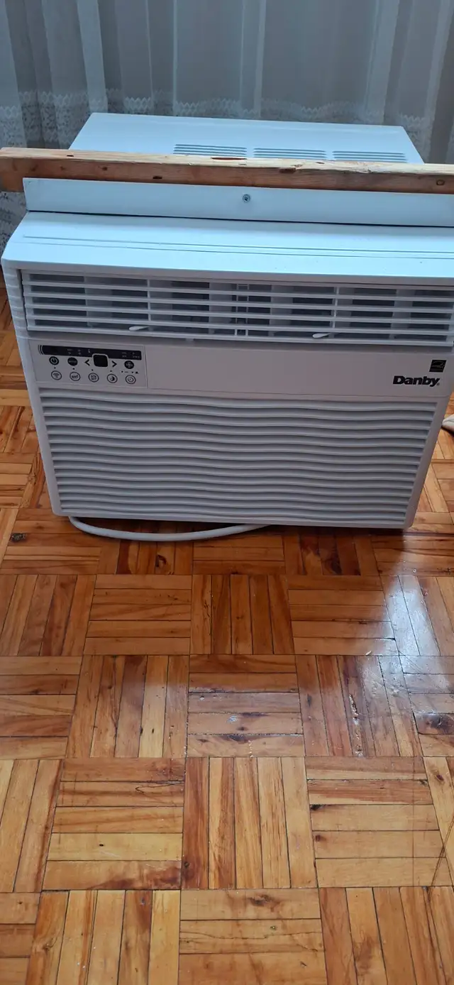 Aire climatisé  fenêtre 12000btu in Refrigerators in Laurentides - Image 3