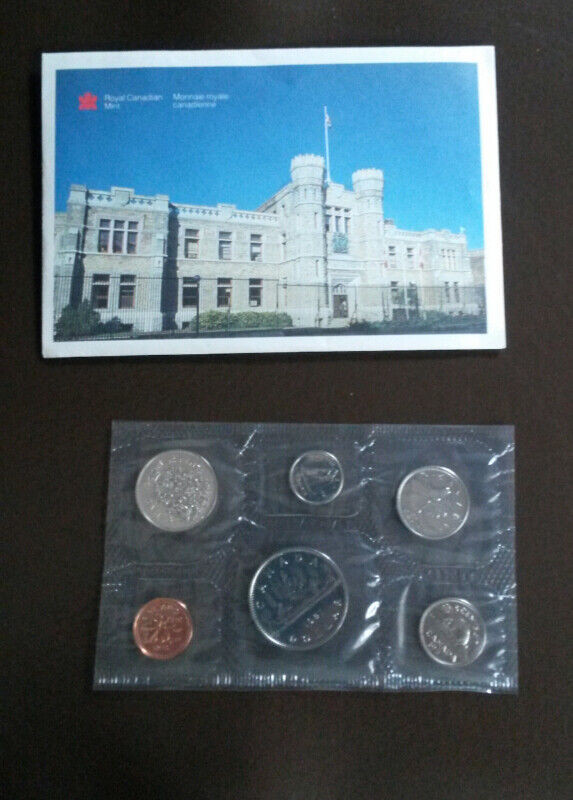1987 Uncirculated coin set in Arts & Collectibles in Moncton