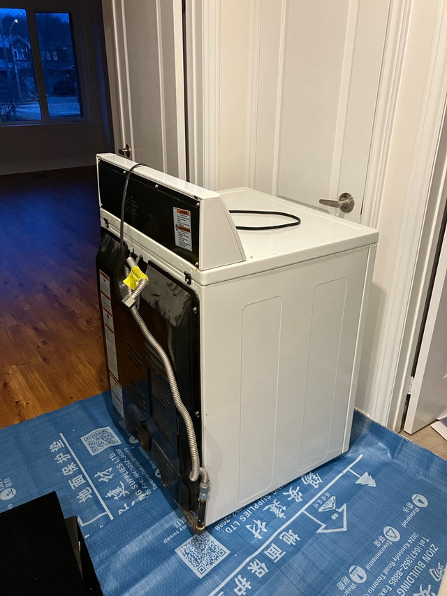 Gas dryer and laundry tub - Richmond hill - pickup only in Washers & Dryers in Markham / York Region
