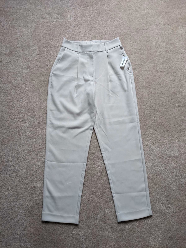 Old Navy Pants (Petite) in Women's - Bottoms in Ottawa - Image 3