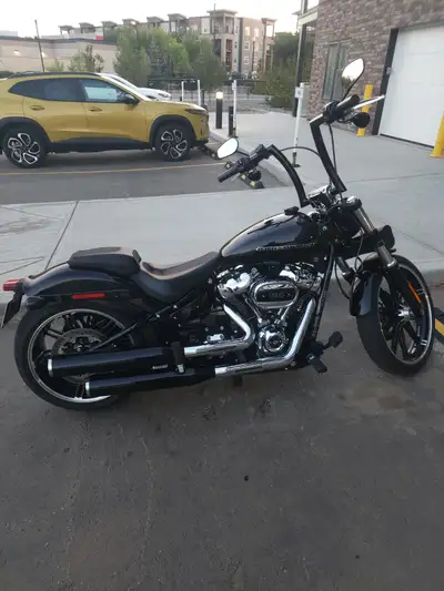 2018 Black Breakout for sale with 114 (1,868cc) Milwaukee-Eight V-twin engine, with 17,800 km. New A...