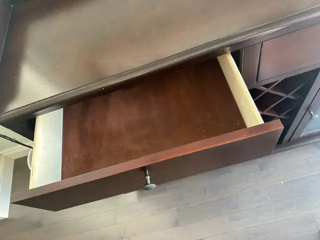 ⭐ Cherry Wood Buffet ⭐ in Hutches & Display Cabinets in Ottawa - Image 3