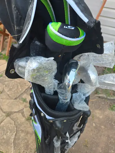 G52 Powerbilt Golf Club Set, View more