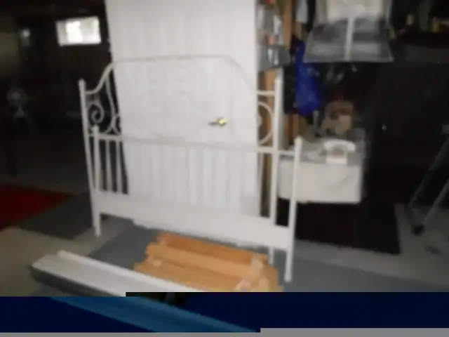 lit en metal 60 pouces in Beds & Mattresses in Sherbrooke - Image 3