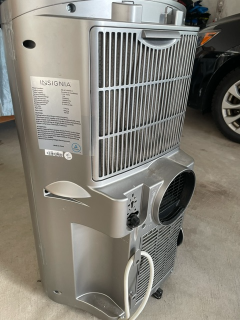 INSIGNIA portable air conditioner in Heaters, Humidifiers & Dehumidifiers in Hamilton - Image 3