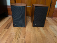 Bang and Olufsen Speakers Vintage, model Beovox 2200