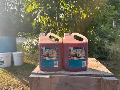 I am selling Winter Weight Chain Saw Oil, each containing 3.78L. These jugs are in good condition, p...