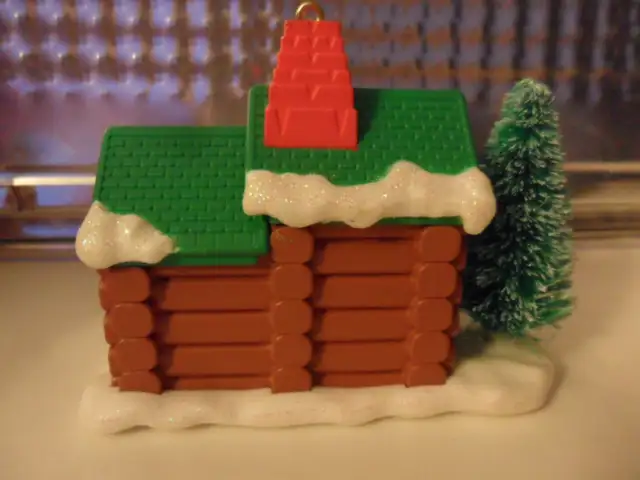 1998 Lincoln Logs Home Carlton Ornament. $12. Plastic. 3 1/2"L x in Arts & Collectibles in Saskatoon - Image 7