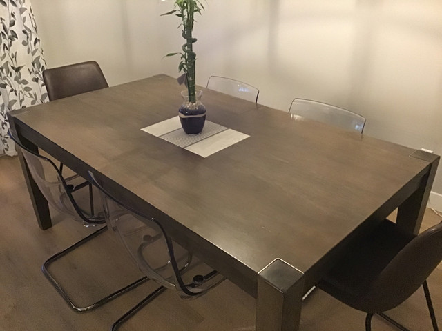 Table de cuisine avec rallonge et 6 chaise dans Mobilier de salle à manger et cuisine  à Sherbrooke