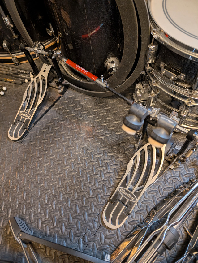 Mapex Meridian Birch drum set and accessories in Drums & Percussion in Winnipeg - Image 3
