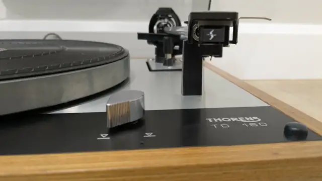 Thorens TD160 With Shure 91ED Cartridge in Stereo Systems & Home Theatre in Ottawa - Image 6