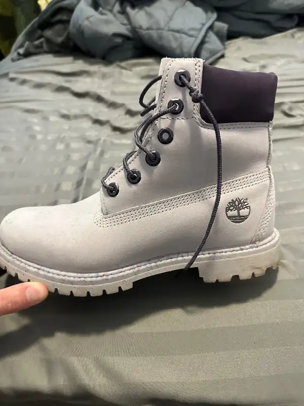 Timberland womens 6" Premium Waterproof Boot - Size 8 in Women's - Shoes in City of Toronto - Image 4