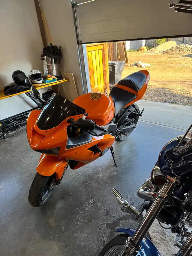 2004 Kawasaki zx6R (636) in Sport Bikes in Medicine Hat - Image 3