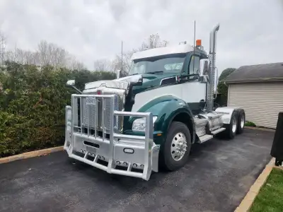 t880 2023 x15 450 trans automatique 12 vitesse essieux 13.2 x40 10 pneus neuf garantie mai 2028 mote...