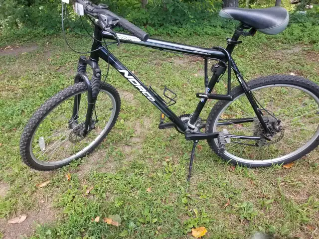 Vélo noir  pour homme in Cruiser, Commuter & Hybrid in Laval / North Shore - Image 2