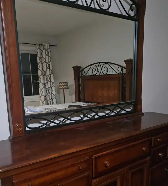 Solid Wood Dresser with Mirror in Dressers & Wardrobes in Oshawa / Durham Region - Image 4