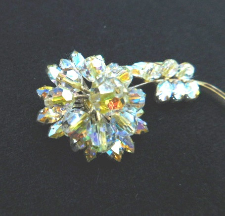 3 INCH UNMARKED AURORA RHINESTONE CLUSTER FLOWER BROOCH in Jewellery & Watches in Lethbridge - Image 4