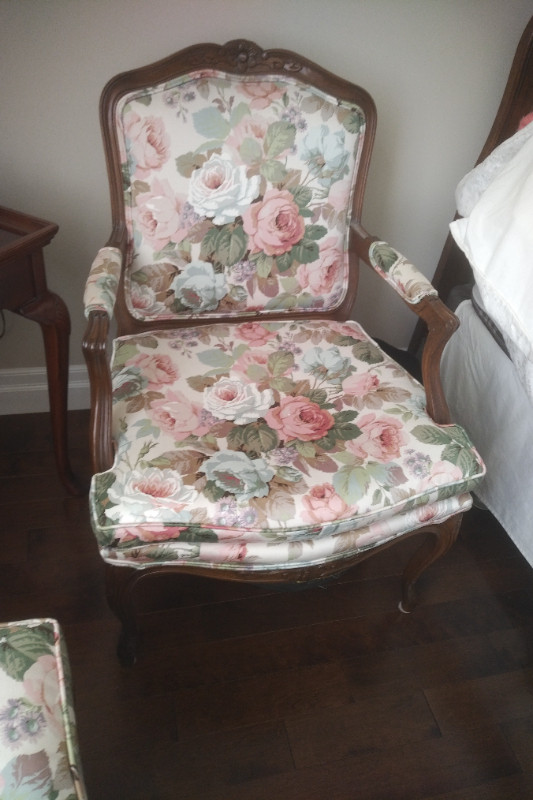 Vintage Antique Handcrafted Wood Chairs (x2) in Chairs & Recliners in Kitchener / Waterloo - Image 3