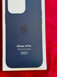 2 étuis en silicone avec MagSafe pour iPhone 14 pro à 30 $ les