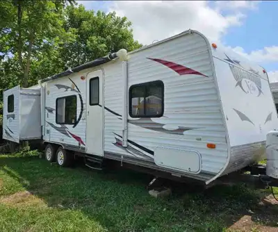 Very good condition Sleeps 6-8. 30' Queen bed in master bedroom and two twin bunks. Couch and kitche...