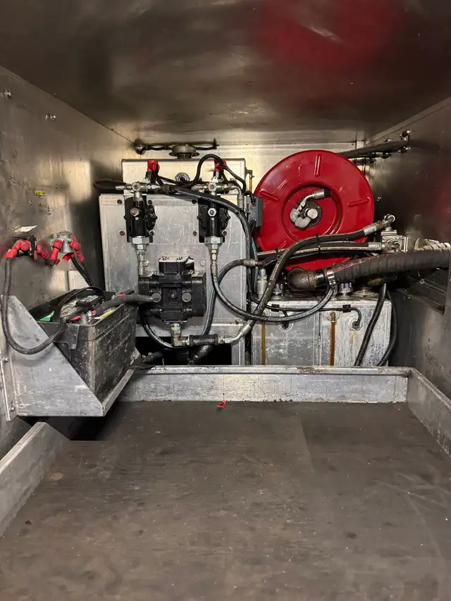 Service Canopy with Insulated Lube Package in Other in Red Deer - Image 4