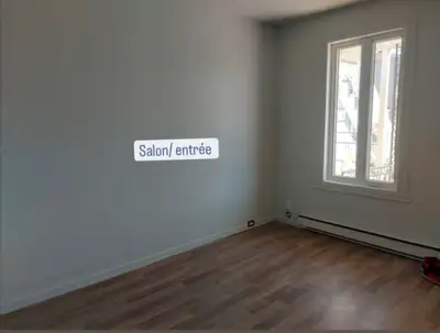 * cour à arrière *Un Locker *Un Stationnement *Au premier étage * Céder de bail * ( Taille pied carr...