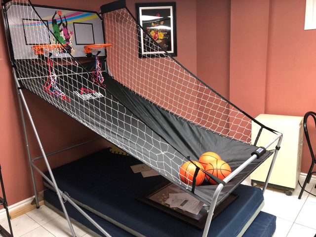 Indoor dual basketball hoop in Toys & Games in London - Image 3