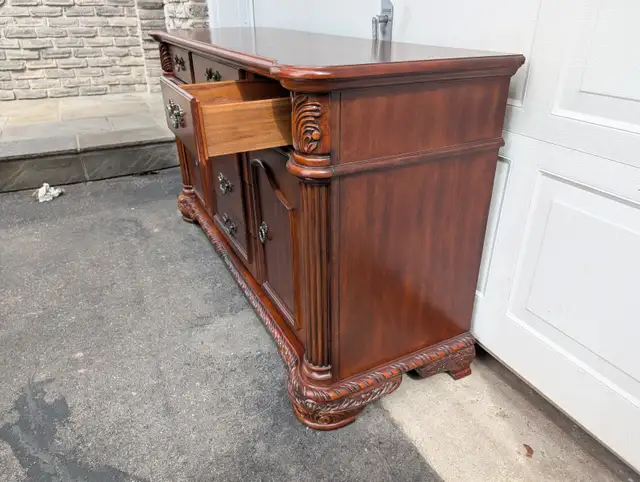 Sideboard Credenza Cabinet Large in Hutches & Display Cabinets in Oakville / Halton Region - Image 4