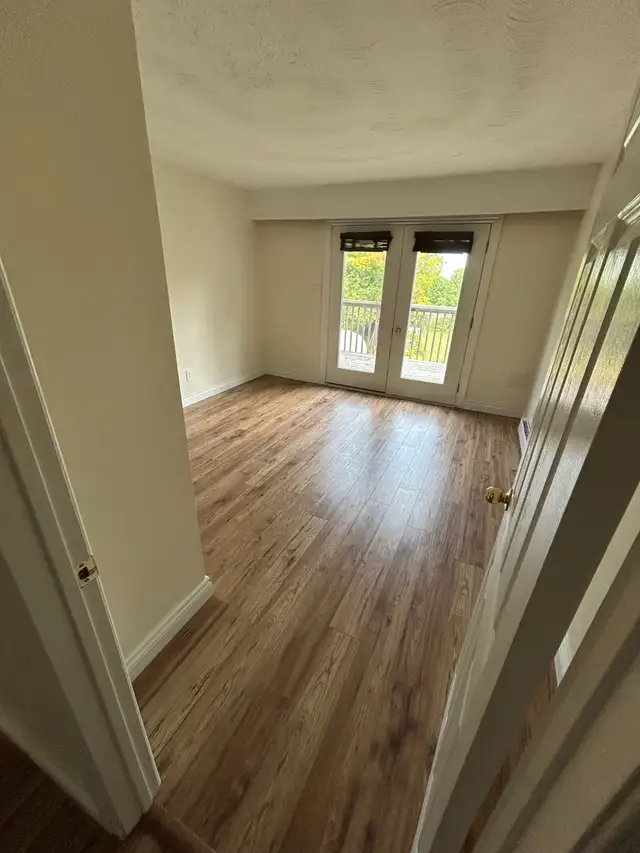 Newly Renovated 2 Brdrm   Den Apt for Rent (1,000sqft)