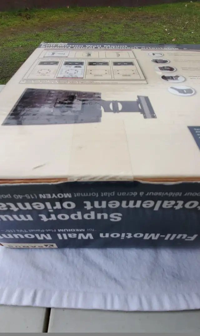 Tv wall mount in Video & TV Accessories in Vernon - Image 4