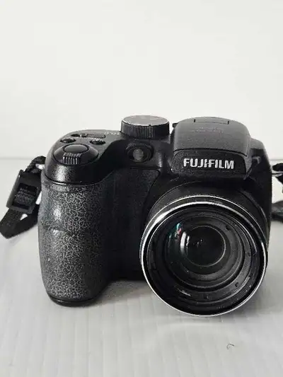 Fujifilm FinePix S1500 10-MP Digital Camara- IT TAKES 4X AA BATTERIES, Comes with SD card and AV Cab...