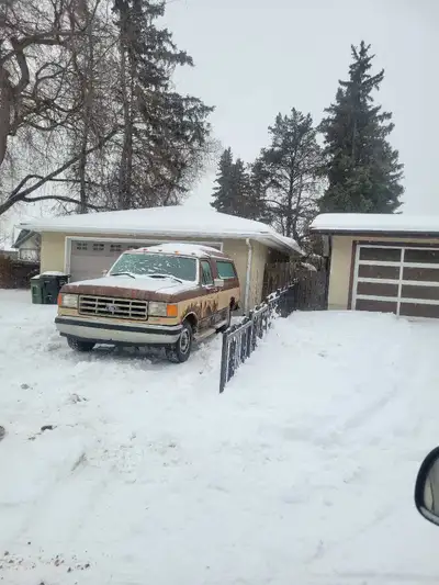 This Ford F-150 XLT Lariat is a used vehicle with potential; it would make a great fixer-upper. 6 cy...