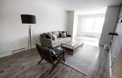 Summer sublet available. Single bedroom with en suite bathroom in a 2 bedroom (2 bathroom) apartment...