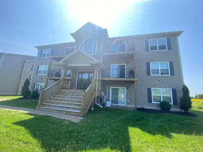 Two-Bedroom Apartment for Rent – Stratford Available October 1st Spacious two-bedroom, one-bathroom...