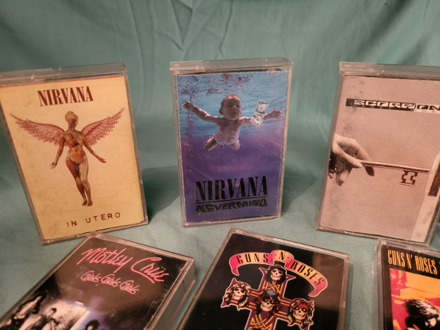 Cassette/ tape nirvana,  motley crue, guns n roses,  ect dans CD, DVD et Blu-ray  à Laval/Rive Nord - Image 3
