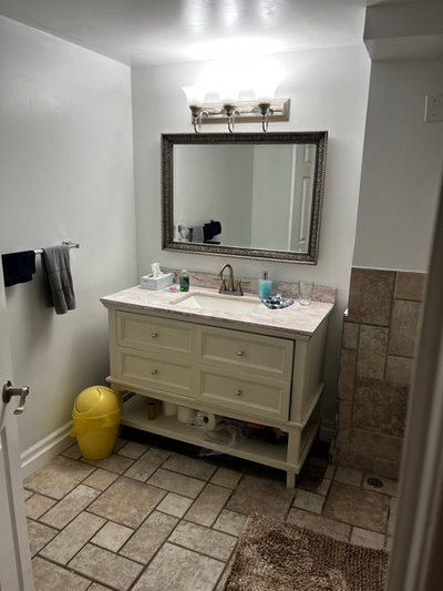 Yonge prof or student shared w female Furnished bedrooms available for sublet large share townhouse...