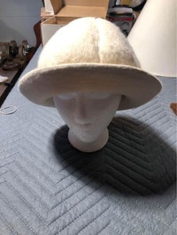Vintage woman’s hat, white