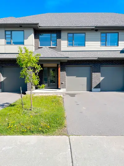 Room For Rent — Modern Townhouse