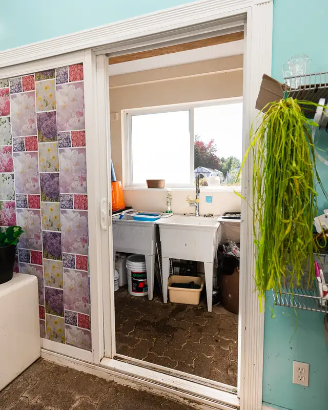 Business for Sale - Flower Shop in Commercial & Office Space for Sale in Delta/Surrey/Langley - Image 11