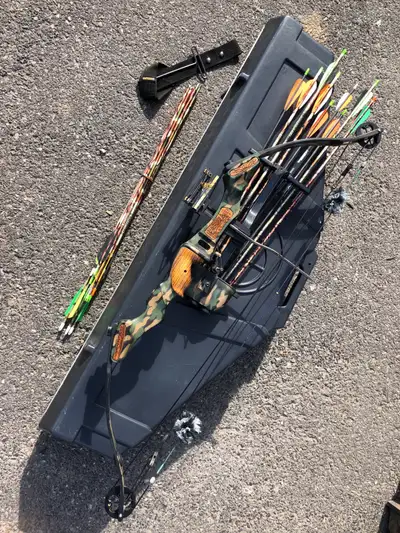 Selling a Vintage Firecat Compound Bow by Martin Archery. Has Original Oak Mounts. In great conditio...