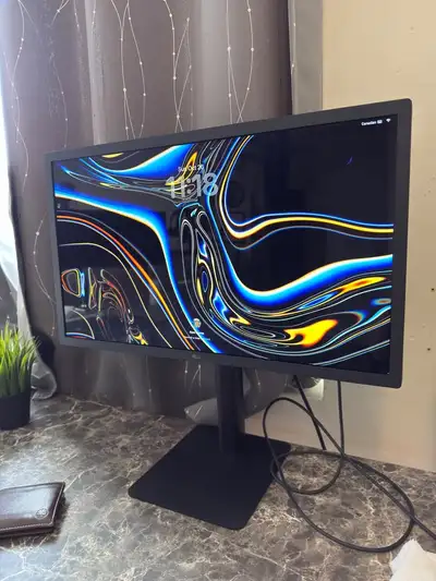 LG UltraFine 4K 24-inch Monitor (24MD4KLB-B) w/ Thunderbolt 3, View more